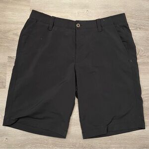 Under Armour 34W loose heat gear golf/dress flat front shorts black